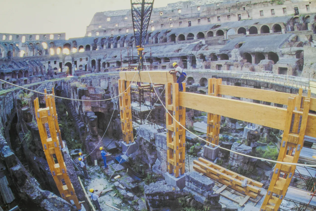 Lavori di ricostruzione parziale del Piano dell’Arena dell’Anfiteatro Flavio (Colosseo), Roma